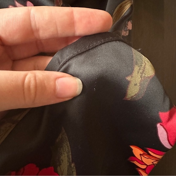 Urban Outfitters Black Floral Button Down Shirt M - Picture 12 of 13